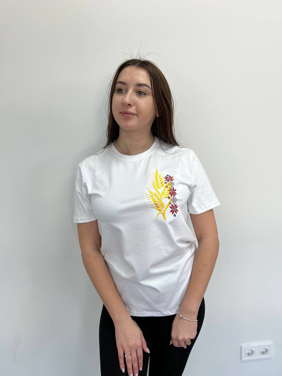 Футболка з вишивкою класична преміум S - XL